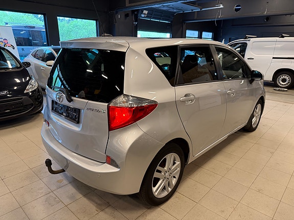 Toyota Verso-S 3 of 5