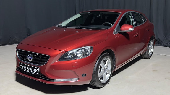 Volvo V40 2 of 5