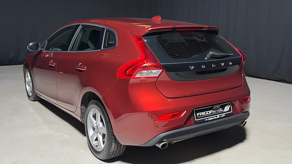 Volvo V40 4 of 5