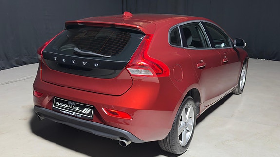 Volvo V40 3 of 5