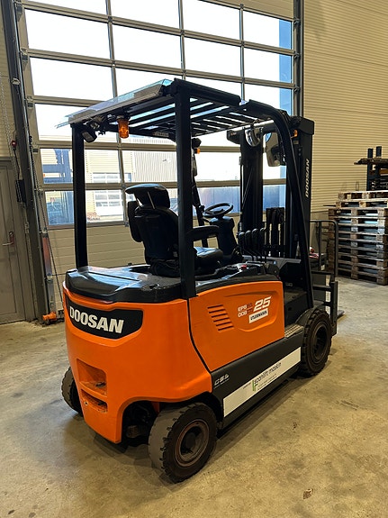 Doosan brukt 2.5T elektrisk truck 3 of 5