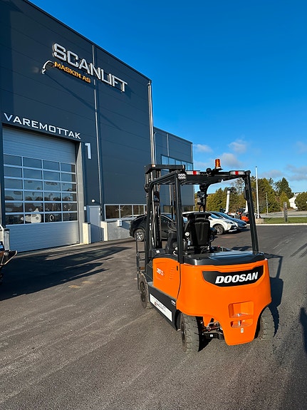 Doosan pent brukt 3,5T elektrisk gaffeltruck. Kun 271 timer! 2 of 5
