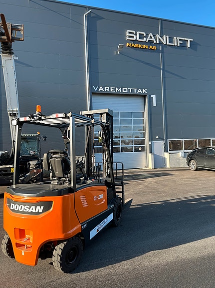 Doosan pent brukt 3,5T elektrisk gaffeltruck. Kun 271 timer! 3 of 5