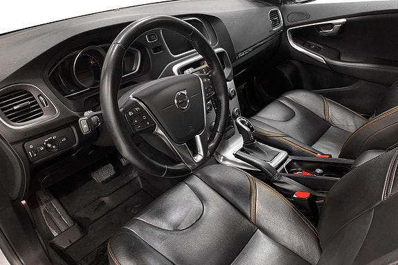 Volvo V40 Cross Country 3 of 13