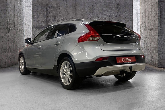 Volvo V40 Cross Country 2 of 13