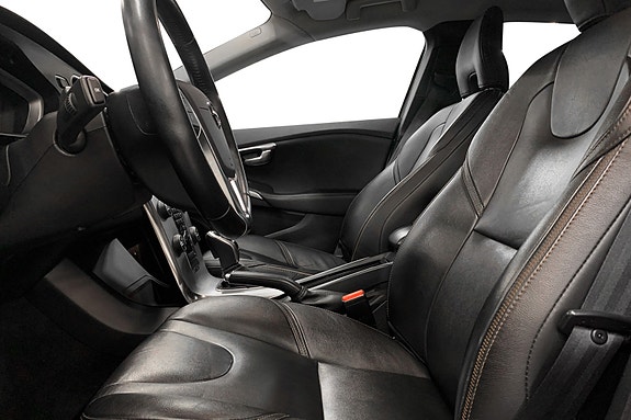 Volvo V40 Cross Country 8 of 13