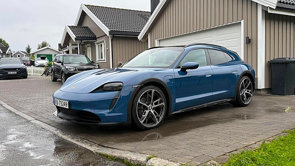 Porsche Taycan 24 of 30