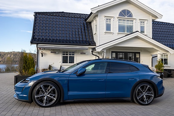 Porsche Taycan 2 of 30