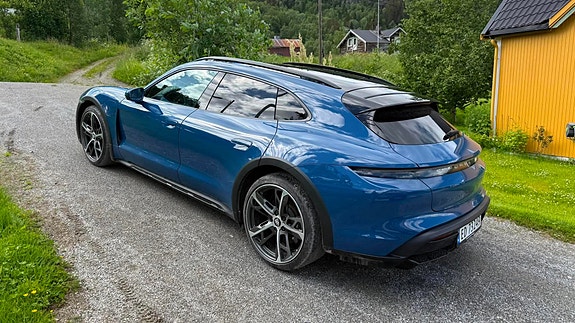 Porsche Taycan 21 of 30