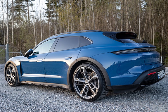 Porsche Taycan 30 of 30