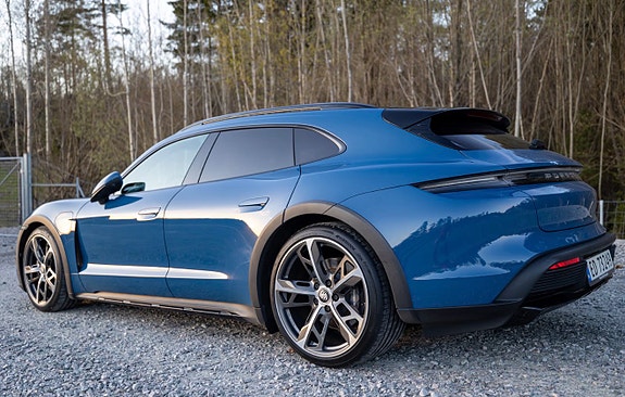 Porsche Taycan 8 of 30