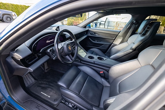 Porsche Taycan 11 of 30