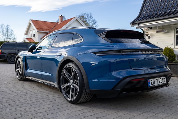 Porsche Taycan 29 of 30