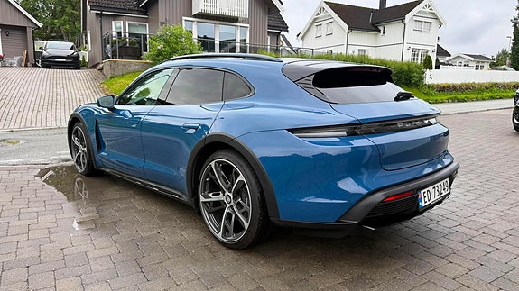 Porsche Taycan 22 of 30