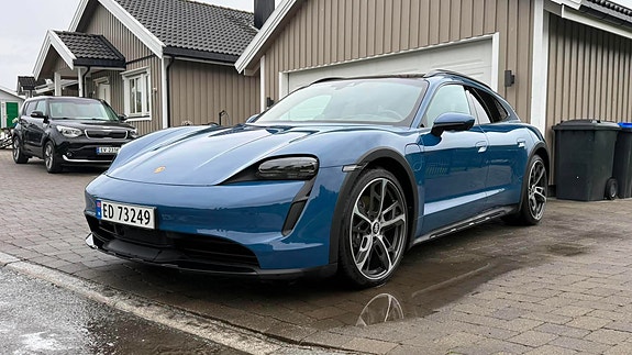 Porsche Taycan 26 of 30