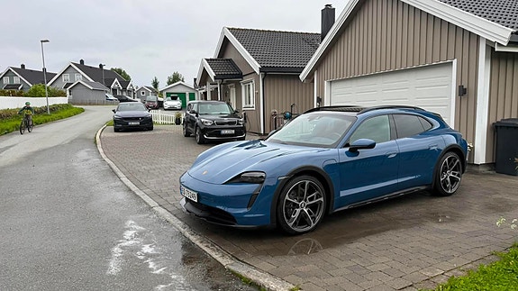 Porsche Taycan 25 of 30
