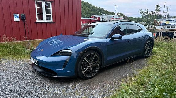 Porsche Taycan 18 of 30
