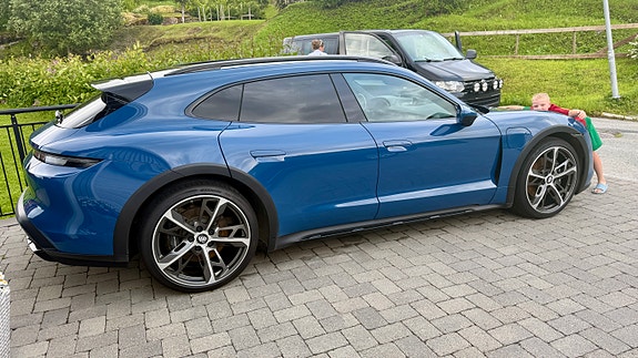 Porsche Taycan 17 of 30