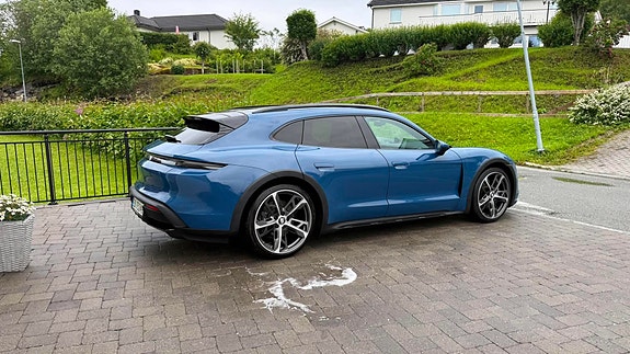Porsche Taycan 23 of 30