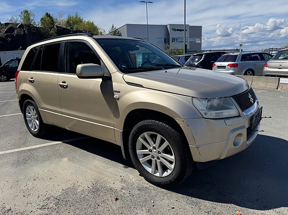 Suzuki Grand Vitara 3 of 5