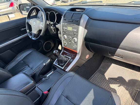 Suzuki Grand Vitara 14 of 27