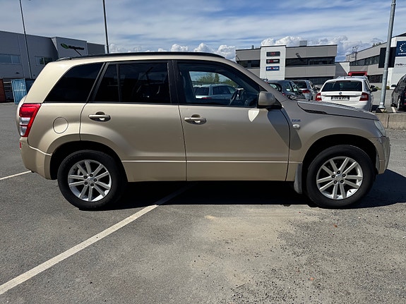Suzuki Grand Vitara 4 of 5