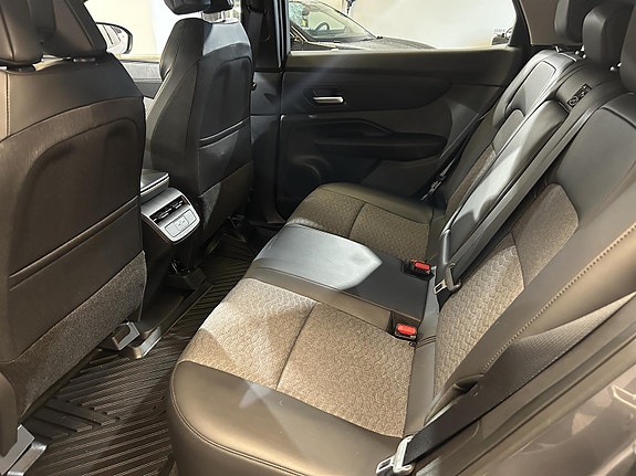 Nissan Ariya 5 of 8
