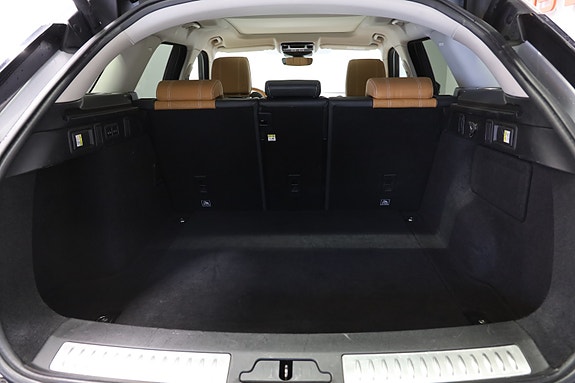 Land Rover Range Rover Velar 13 of 13