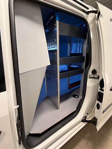 Volkswagen Caddy Maxi 13 of 27