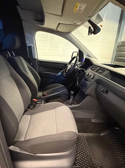 Volkswagen Caddy Maxi 23 of 27