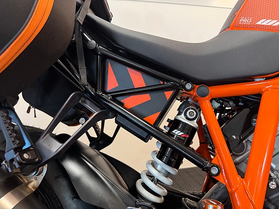 KTM 1290 Superduke R *** NYTT BAKDEKK * SERVICE/GARANTI *** 24 of 30