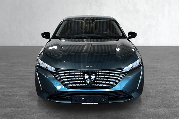 Friskt design med LED-lys og tøff Peugeot-grill.
