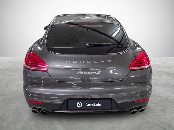 Porsche Panamera 4 of 5