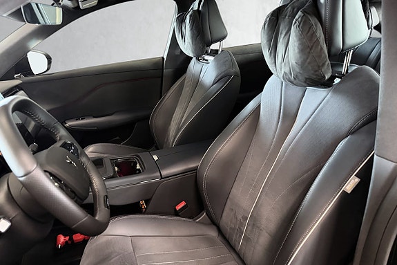 Stilrent eksteriør med premium finish og detaljer.