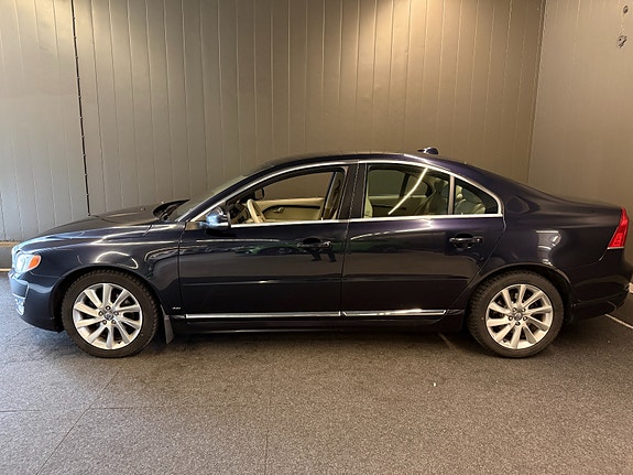 Volvo S80 2 of 5