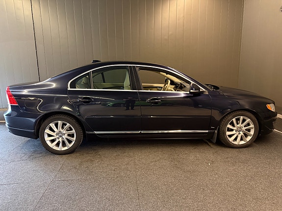 Volvo S80 4 of 5