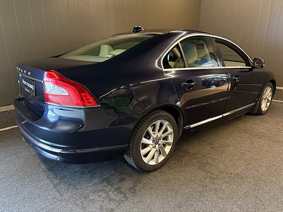 Volvo S80 3 of 5