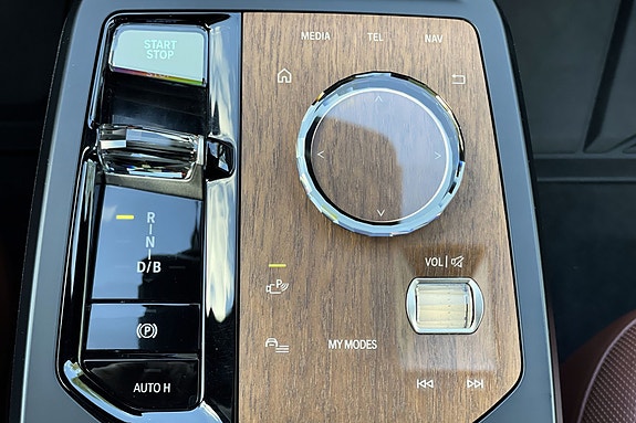 Crystal iDrive-kontroller, Crystal girvelger og haptiske knapper for navigering i menyer