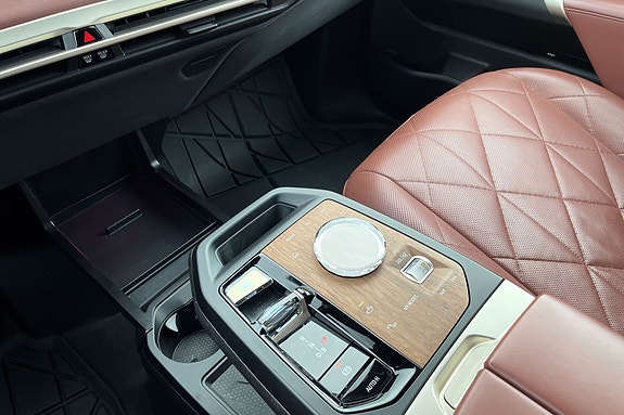 Crystal iDrive-kontroller, Crystal girvelger og haptiske knapper for navigering i menyer