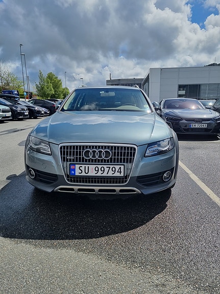 Audi A4 allroad 2 of 5