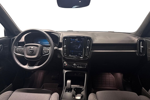Volvo EX40 13 of 22