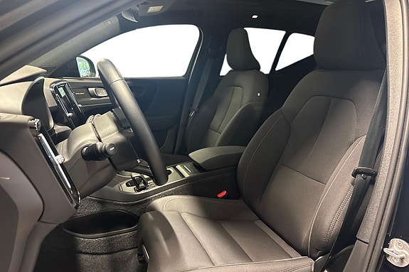 Volvo EX40 10 of 22