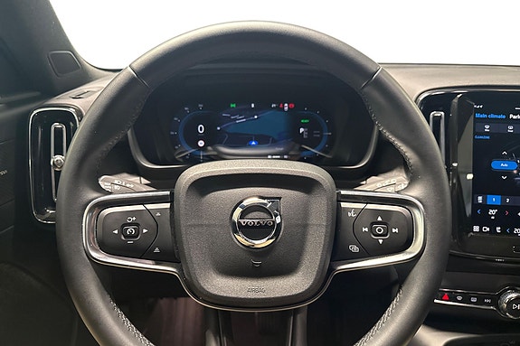 Volvo EX40 11 of 22