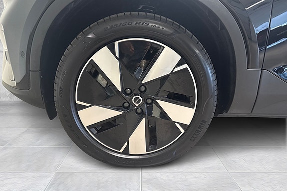 Volvo EX40 9 of 22