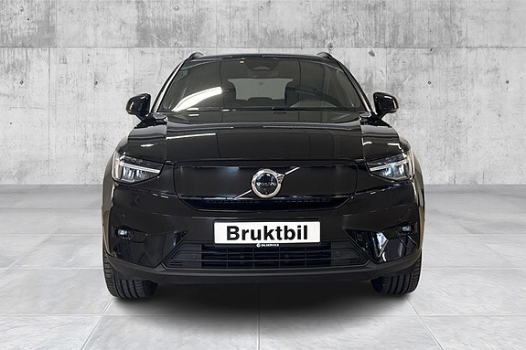 Volvo EX40 2 of 22