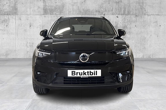 Volvo EX40 2 of 5