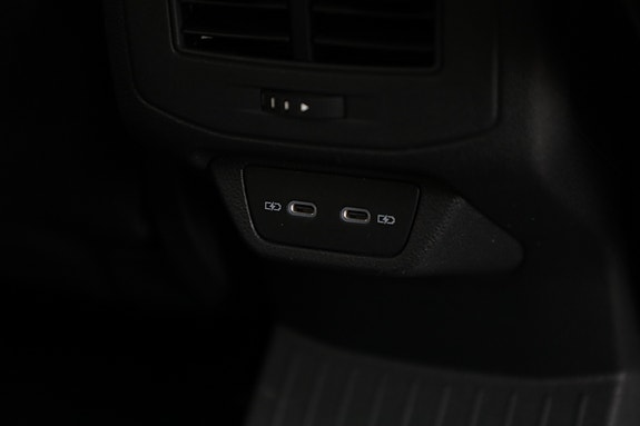Volkswagen T-Roc 16 of 30
