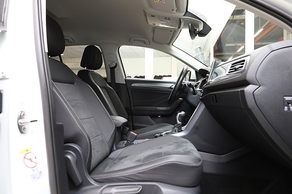 Volkswagen T-Roc 21 of 30