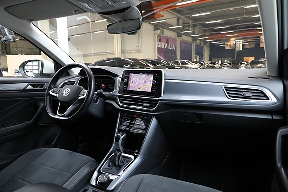 Volkswagen T-Roc 14 of 30