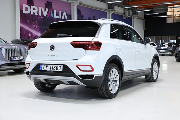 Volkswagen T-Roc 6 of 30